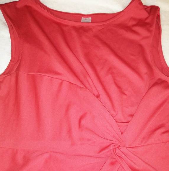 Red fitted knotted medium dress. - Picture 3 of 5